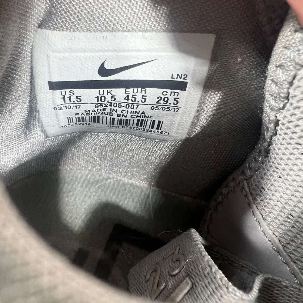Nike Lebron James Mens 11.5 silver‎